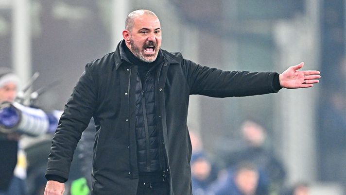 GENOA, ITALY - FEBRUARY 13: Dejan Stankovic head coach of Sampdoria reacts during the Serie A match between UC Sampdoria and FC Internazionale at Stadio Luigi Ferraris on February 13, 2023 in Genoa, Italy. (Photo by Simone Arveda/Getty Images) Stankovic carica la Samp: “Ogni partita è importante, ci si salva assieme” - immagine 1