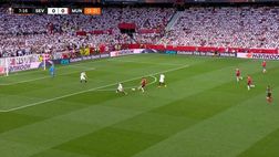 VIDEO Siviglia-Manchester United. Maguire, cosa fai? Gli spagnoli segnano così