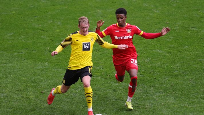 DORTMUND, GERMANY - MAY 22: Julian Brandt of Borussia Dortmund is put under pressure by Demarai Gray of Bayer Leverkusen   during the Bundesliga match between Borussia Dortmund and Bayer 04 Leverkusen at Signal Iduna Park on May 22, 2021 in Dortmund, Germany. Sporting stadiums around Germany remain under strict restrictions due to the Coronavirus Pandemic as Government social distancing laws prohibit fans inside venues resulting in games being played behind closed doors. (Photo by Friedemann Vogel - Pool/Getty Images) 