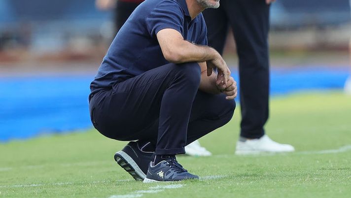 EMPOLI, ITALY - AUGUST 21: Vincenzo Italiano manager of ACF Fiorentina looks on during the Serie A match between Empoli FC and ACF Fiorentina at Stadio Carlo Castellani on August 21, 2022 in Empoli, . (Photo by Gabriele Maltinti/Getty Images) Italiano: “Dodo, pensavo peggio! Nessuno si aspettava Ikoné titolare, la rabbia di Jovic…” - immagine 1