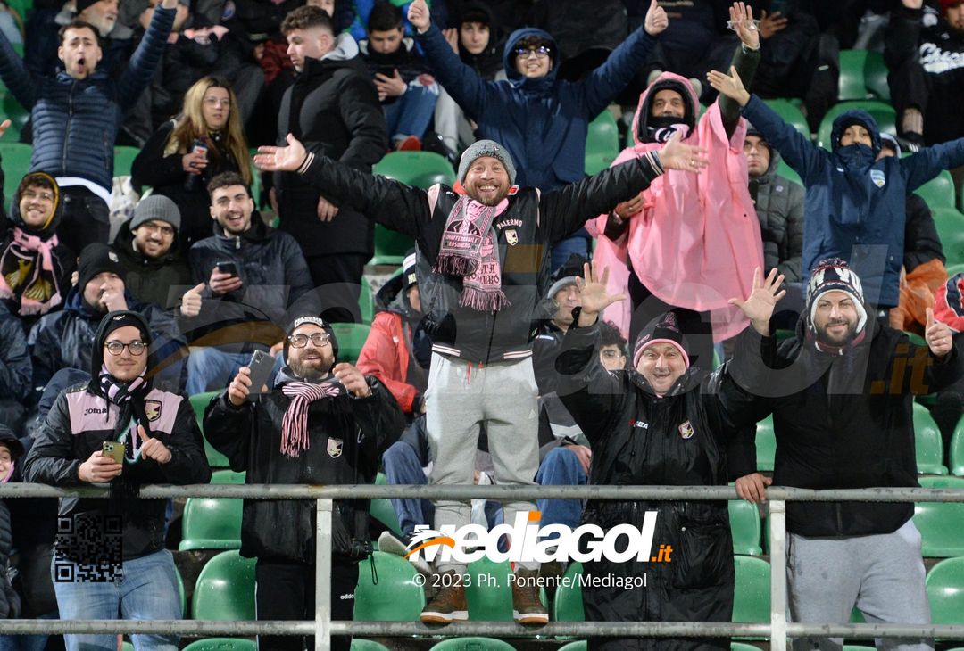 FOTOTIFO Palermo-Ternana 0-0, gli scatti ai tifosi al “Renzo Barbera” (Gallery) - immagine 36
