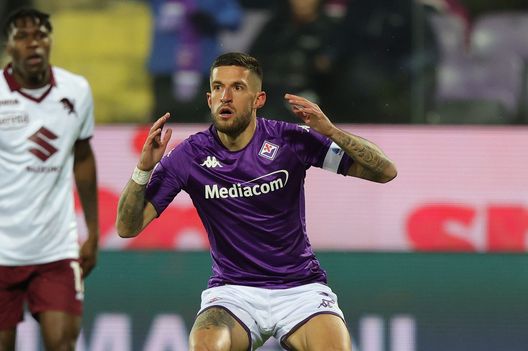 FLORENCE, ITALY - JANUARY 21: Cristiano Biraghi of ACF Fiorentina reacts during the Serie A match between ACF Fiorentina and Torino FC at Stadio Artemio Franchi on January 21, 2023 in Florence, Italy. (Photo by Gabriele Maltinti/Getty Images) VN – Tutto fatto per il rinnovo di Biraghi? La società precisa- immagine 2