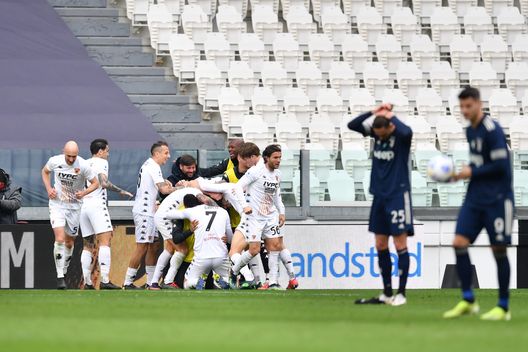 Juve-Benevento, la reazione delle due squadre al gol di Gaich Juve-Benevento, la reazione delle due squadre al gol di Gaich