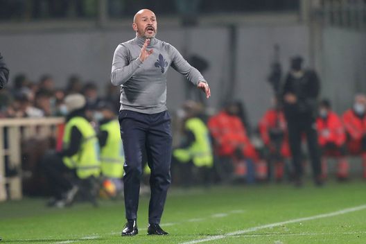 FLORENCE, ITALY - NOVEMBER 20: Vincenzo Italiano manager of ACF Fiorentina shouts instructions to his players during the Serie A match between ACF Fiorentina and AC Milan at Stadio Artemio Franchi on November 20, 2021 in Florence, Italy. (Photo by Gabriele Maltinti/Getty Images) FLORENCE, ITALY - NOVEMBER 20: Vincenzo Italiano manager of ACF Fiorentina shouts instructions to his players during the Serie A match between ACF Fiorentina and AC Milan at Stadio Artemio Franchi on November 20, 2021 in Florence, Italy. (Photo by Gabriele Maltinti/Getty Images)