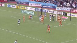 VIDEO / Incredibile Nakamura a 39 anni: gol alla Recoba direttamente da calcio d’angolo