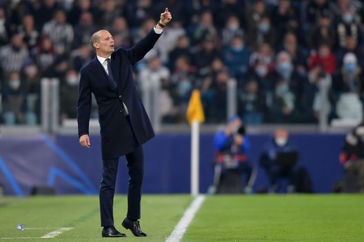 TURIN, ITALY - NOVEMBER 02: head coach of Juventus Massimiliano Allegri gives his team instructions during the UEFA Champions League group H match between Juventus and Zenit St. Petersburg at Juventus Stadium on November 02, 2021 in Turin, Italy. (Photo by Daniele Badolato - Juventus FC/Juventus FC via Getty Images) TURIN, ITALY - NOVEMBER 02: head coach of Juventus Massimiliano Allegri gives his team instructions during the UEFA Champions League group H match between Juventus and Zenit St. Petersburg at Juventus Stadium on November 02, 2021 in Turin, Italy. (Photo by Daniele Badolato - Juventus FC/Juventus FC via Getty Images)