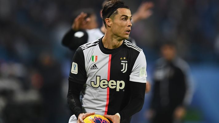 Anche il nome di Cristiano Ronaldo rientra nella classifica degli sportivi con maggiori guadagni ottenuti negli ultimi 10 anni stilata da Forbes. Anche il nome di Cristiano Ronaldo rientra nella classifica degli sportivi con maggiori guadagni ottenuti negli ultimi 10 anni stilata da Forbes.
