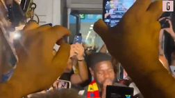 VIDEO Lecce, Umtiti arriva in città e si commuove per l’accoglienza dei tifosi