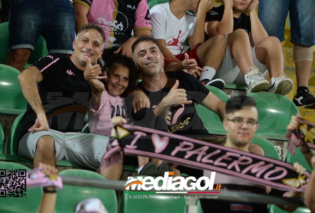 FOTOTIFO, Palermo-Genoa 1-0: i tifosi allo stadio “Renzo Barbera” (Gallery) - immagine 87