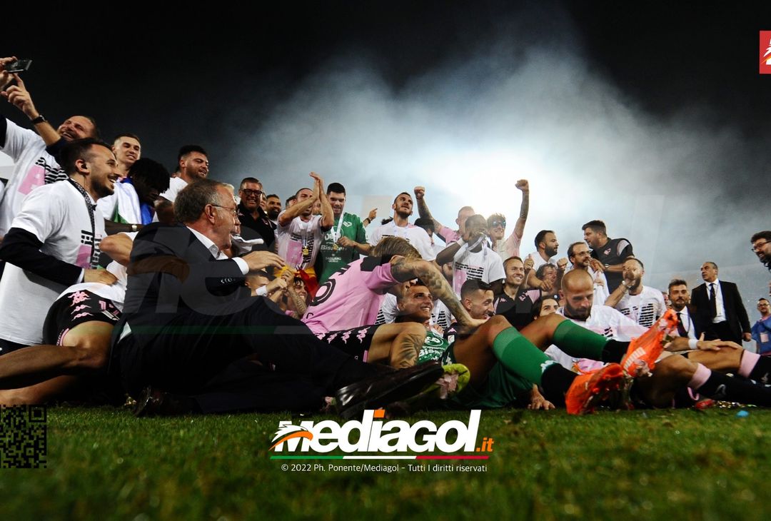 FOTO Palermo in Serie B, i festeggiamenti dei rosanero al Renzo Barbera (Gallery) - immagine 18