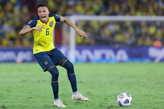 (Photo by Franklin Jacome/Getty Images) Ecuador, la Fifa ha detto sì: ok ai Mondiali, Byron Castillo non è colombiano…- immagine 2