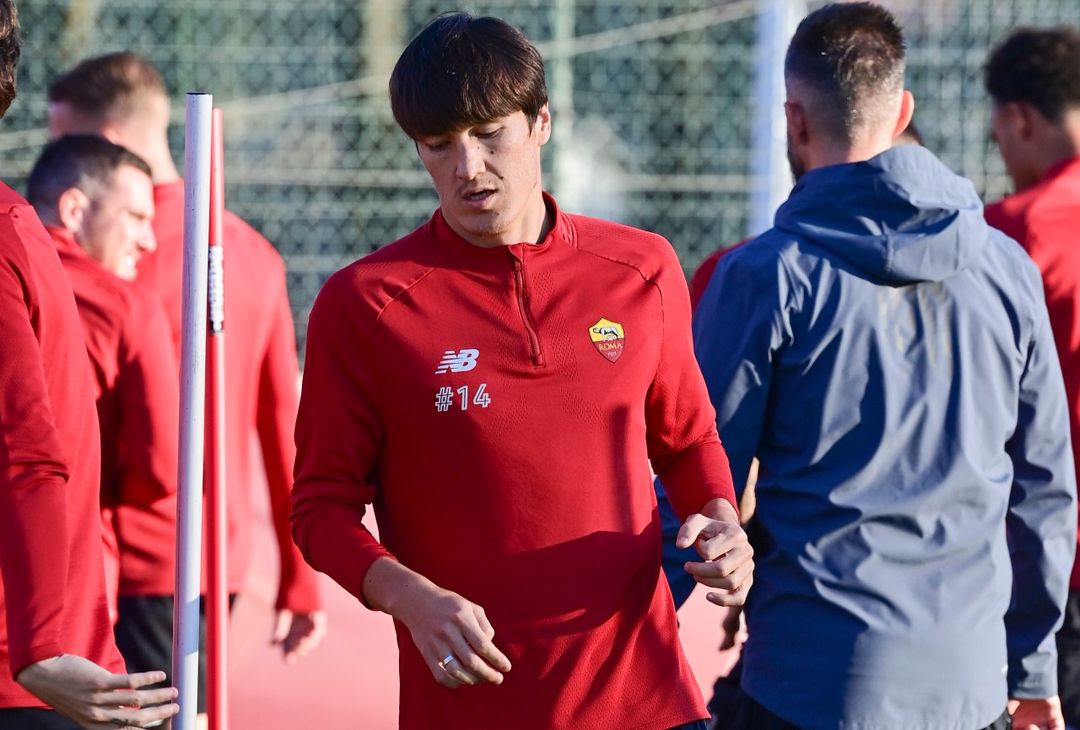 Mourinho respira: a Trigoria Pellegrini e Kumbulla in gruppo – FOTO GALLERY - immagine 40