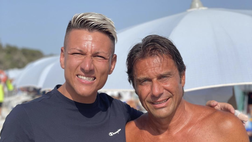 Un fan scatta una foto al mare con Conte: “Gli ho detto che siamo inguaiati”