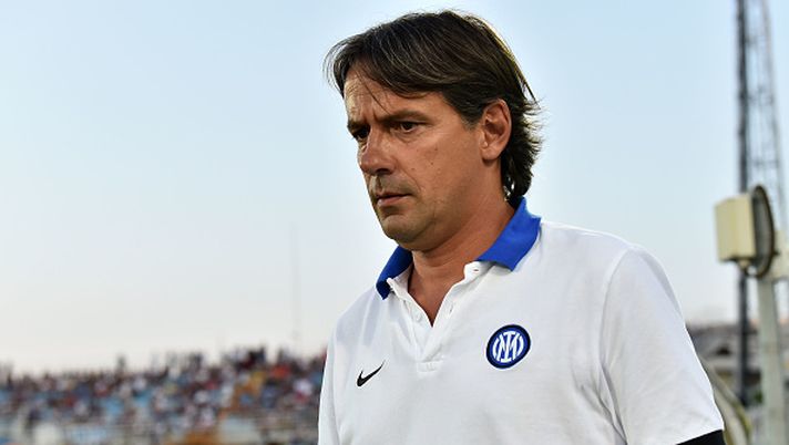 PESCARA, ITALY - AUGUST 06: Simone Inzaghi head coach of FC Internazionale looks on prior the Pre-Season Friendly match between FC Internazionale and Villareal CF at Adriatico Stadium on August 6, 2022 in Pescara, Italy. (Photo by Giuseppe Bellini/Getty Images) SCUDETTO MILAN INTER INZAGHI