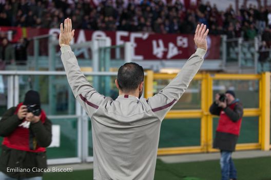 Quagliarella si scusa con i tifosi dopo il gesto di Napoli. Quagliarella si scusa con i tifosi dopo il gesto di Napoli.