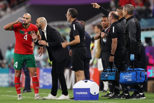 DOHA, QATAR - DECEMBER 10: Sofyan Amrabat of Morocco listens to instructions from Head Coach Walid Regragui during the FIFA World Cup Qatar 2022 quarter final match between Morocco/Spain and Portugal/Switzerland at Al Thumama Stadium on December 10, 2022 in Doha, Qatar. (Photo by Michael Steele/Getty Images) Amrabat, il prezzo sale: adesso servono 40 milioni. Big avvertite- immagine 2