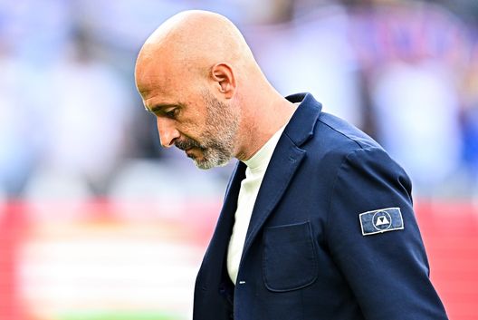 GENOA, ITALY - MAY 16: Vincenzo Italiano head coach of Fiorentina looks on prior to kick-off in the Serie A match between UC Sampdoria and ACF Fiorentina at Stadio Luigi Ferraris on May 16, 2022 in Genoa, Italy. (Photo by Getty Images) Il commento: “Serve un piano B, ma adesso bisogna chiudere in bellezza”- immagine 2