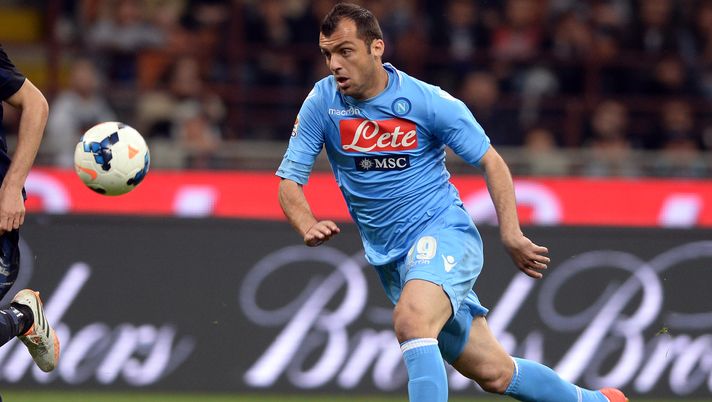 MILAN, ITALY - APRIL 26: Goran Pandev of SSC Napoli in action during the Serie A match between FC Internazionale Milano and SSC Napoli at San Siro Stadium on April 26, 2014 in Milan, Italy. (Photo by Claudio Villa/Getty Images) MILAN, ITALY - APRIL 26: Goran Pandev of SSC Napoli in action during the Serie A match between FC Internazionale Milano and SSC Napoli at San Siro Stadium on April 26, 2014 in Milan, Italy. (Photo by Claudio Villa/Getty Images)