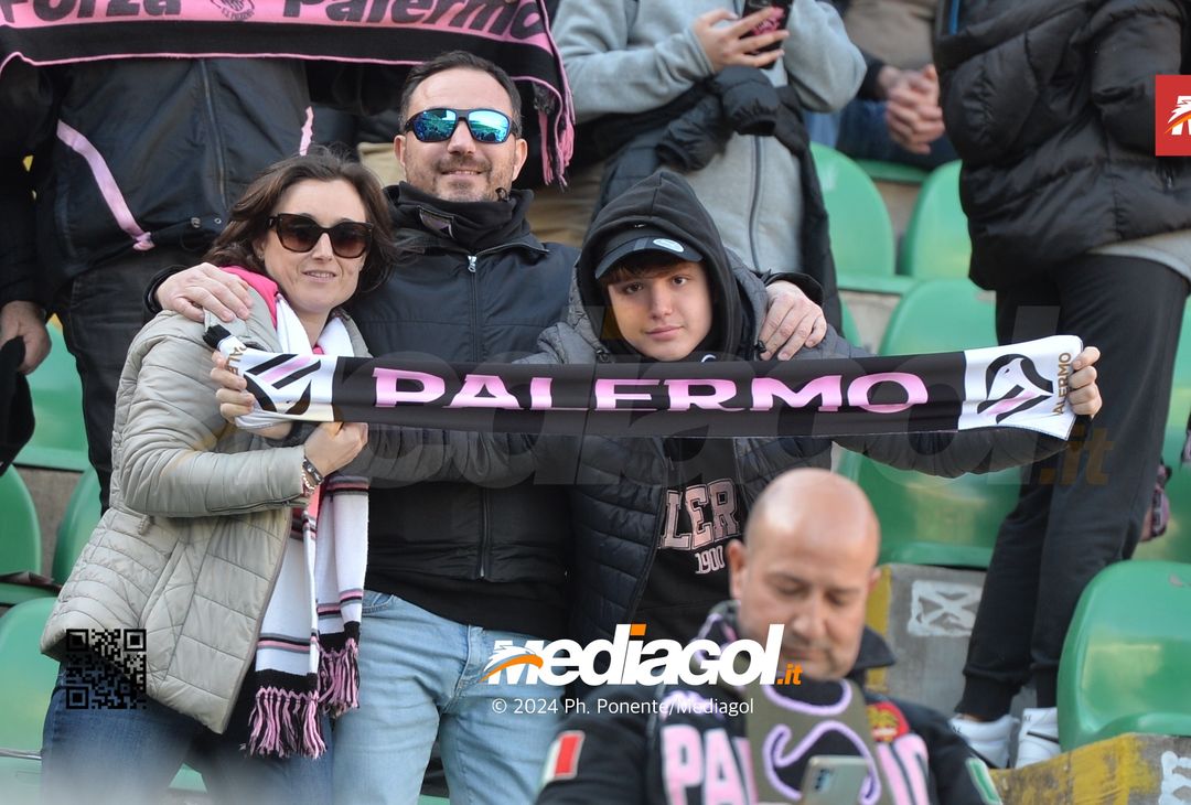 FOTOTIFO Palermo-Como 3-0, gli scatti ai tifosi al “Renzo Barbera” (GALLERY) - immagine 20