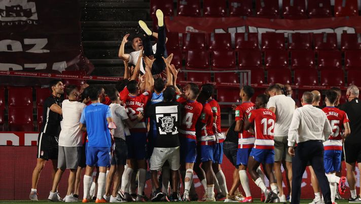 GRANADA, SPAIN - JULY 19: Diego Martinez manager of Granada is thrown into the air by his players after they qualify for the Europa League during the Liga match between Granada CF and Athletic Club at Nuevo Los Carmenes stadium on July 19, 2020 in Granada, Spain. Football Stadiums around Europe remain empty due to the Coronavirus Pandemic as Government social distancing laws prohibit fans inside venues resulting in all fixtures being played behind closed doors. (Photo by Angel Martinez/Getty Images) GRANADA, SPAIN - JULY 19: Diego Martinez manager of Granada is thrown into the air by his players after they qualify for the Europa League during the Liga match between Granada CF and Athletic Club at Nuevo Los Carmenes stadium on July 19, 2020 in Granada, Spain. Football Stadiums around Europe remain empty due to the Coronavirus Pandemic as Government social distancing laws prohibit fans inside venues resulting in all fixtures being played behind closed doors. (Photo by Angel Martinez/Getty Images)