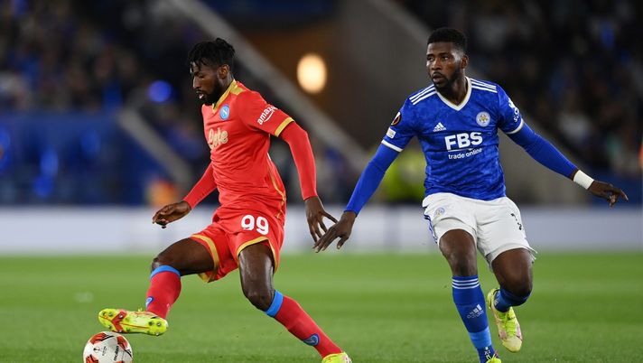 LEICESTER, ENGLAND - SEPTEMBER 16: Andre-Frank Zambo Anguissa of SSC Napoli battles for possession with Kelechi Iheanacho of Leicester City during the UEFA Europa League group C match between Leicester City and SSC Napoli at The King Power Stadium on September 16, 2021 in Leicester, England. (Photo by Shaun Botterill/Getty Images) LEICESTER, ENGLAND - SEPTEMBER 16: Andre-Frank Zambo Anguissa of SSC Napoli battles for possession with Kelechi Iheanacho of Leicester City during the UEFA Europa League group C match between Leicester City and SSC Napoli at The King Power Stadium on September 16, 2021 in Leicester, England. (Photo by Shaun Botterill/Getty Images)