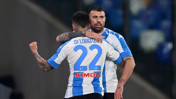 NAPLES, ITALY - JANUARY 06: Andrea Petagna of S.S.C. Napoli celebrates with Giovanni Di Lorenzo after scoring their team's first goal during the Serie A match between SSC Napoli and Spezia Calcio at Stadio Diego Armando Maradona on January 06, 2021 in Naples, Italy. Sporting stadiums around Italy remain under strict restrictions due to the Coronavirus Pandemic as Government social distancing laws prohibit fans inside venues resulting in games being played behind closed doors. (Photo by Francesco Pecoraro/Getty Images ) NAPLES, ITALY - JANUARY 06: Andrea Petagna of S.S.C. Napoli celebrates with Giovanni Di Lorenzo after scoring their team's first goal during the Serie A match between SSC Napoli and Spezia Calcio at Stadio Diego Armando Maradona on January 06, 2021 in Naples, Italy. Sporting stadiums around Italy remain under strict restrictions due to the Coronavirus Pandemic as Government social distancing laws prohibit fans inside venues resulting in games being played behind closed doors. (Photo by Francesco Pecoraro/Getty Images )