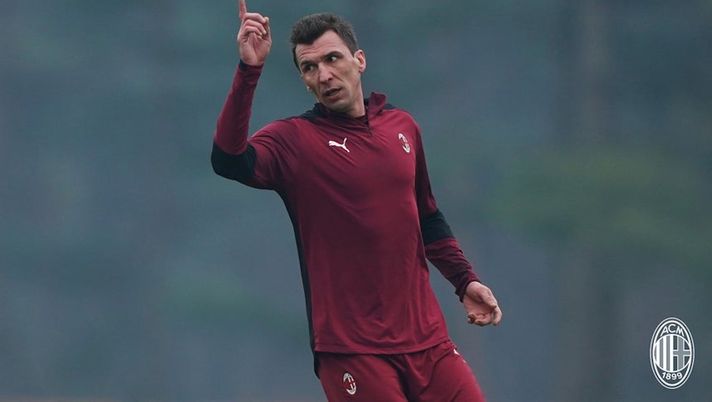 Mario Mandzukic (attaccante AC Milan), qui durante un allenamento con il Milan a Milanello | AC Milan News (acmilan.com)