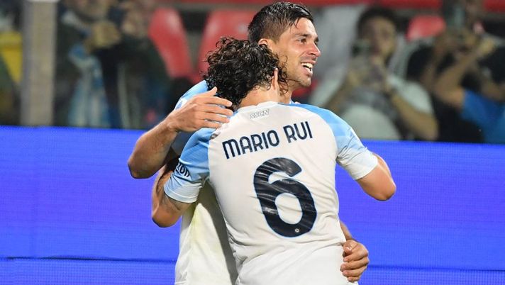 Napoli's Argentinian forward Giovanni Simeone celebrates scoring his team's second goal during the Italian Serie A football match between US Cremonese and SSC Napoli at the Giovanni Zini stadium in Cremona on October 9, 2022. (Photo by Tiziana FABI / AFP) (Photo by TIZIANA FABI/AFP via Getty Images) Simeone: “Quando titolare? Conta la qualità, non il tempo! Mi sento napoletano” - immagine 1
