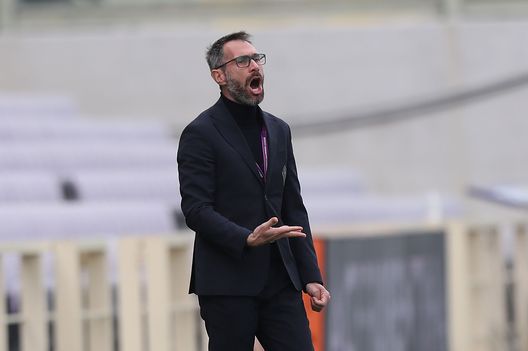 FLORENCE, ITALY - MARCH 11: Antonio Cincotta manager of ACF Fiorentina shouts instructions to his players Women's UEFA Champions League Round of 16 match between ACF Fiorentina and Manchester City WFC at Stadio Artemio Franchi on March 11, 2021 in Florence, Italy. (Photo by Gabriele Maltinti/Getty Images) FLORENCE, ITALY - MARCH 11: Antonio Cincotta manager of ACF Fiorentina shouts instructions to his players Women's UEFA Champions League Round of 16 match between ACF Fiorentina and Manchester City WFC at Stadio Artemio Franchi on March 11, 2021 in Florence, Italy. (Photo by Gabriele Maltinti/Getty Images)