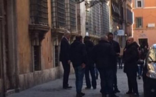 Gli Ultras in attesa di Ferrero... 