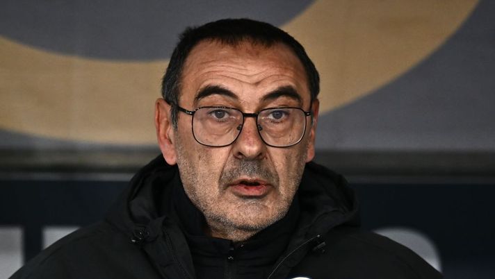 VERONA, ITALY - FEBRUARY 06:Maurizio Sarri head coach of SS Lazio during the Serie A match between Hellas Verona and SS Lazio at Stadio Marcantonio Bentegodi on February 06, 2023 in Verona, Italy. (Photo by Alessandro Sabattini/Getty Images) Sarri: “Immobile, il gol gli toglie la nebbia dalla testa! Maximiano, Pellegrini e Vecino…” - immagine 1