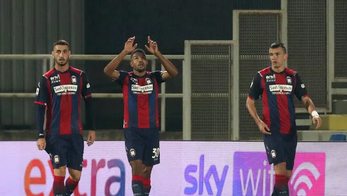 CROTONE, ITALY - DECEMBER 22: Junior Messias Crotone celebrates after scoring his team's second goal during the Serie A match between FC Crotone and Parma Calcio at Stadio Comunale Ezio Scida on December 22, 2020 in Crotone, Italy. (Photo by Maurizio Lagana/Getty Images)