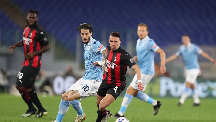 ROME, ITALY - APRIL 26: Ismaeel Bennacer of A.C. Milan is put under pressure by Luis Alberto of SS Lazio during the Serie A match between SS Lazio and AC Milan at Stadio Olimpico on April 26, 2021 in Rome, Italy. Sporting stadiums around Italy remain under strict restrictions due to the Coronavirus Pandemic as Government social distancing laws prohibit fans inside venues resulting in games being played behind closed doors. (Photo by Paolo Bruno/Getty Images) ROME, ITALY - APRIL 26: Ismaeel Bennacer of A.C. Milan is put under pressure by Luis Alberto of SS Lazio during the Serie A match between SS Lazio and AC Milan at Stadio Olimpico on April 26, 2021 in Rome, Italy. Sporting stadiums around Italy remain under strict restrictions due to the Coronavirus Pandemic as Government social distancing laws prohibit fans inside venues resulting in games being played behind closed doors. (Photo by Paolo Bruno/Getty Images)