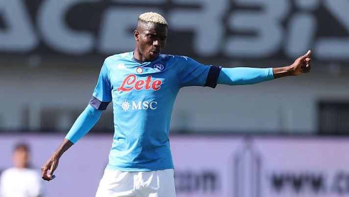 LA SPEZIA, ITALY - MAY 08: Victor Osimhen of SSC Napoli in action during the Serie A match between Spezia Calcio and SSC Napoli at Stadio Alberto Picco on May 8, 2021 in La Spezia, Italy. Sporting stadiums around Italy remain under strict restrictions due to the Coronavirus Pandemic as Government social distancing laws prohibit fans inside venues resulting in games being played behind closed doors. (Photo by Gabriele Maltinti/Getty Images) Napoli forza 12 in amichevole: poker di Osimhen! Sprazzi di Elmas, piede caldo Politano - immagine 1