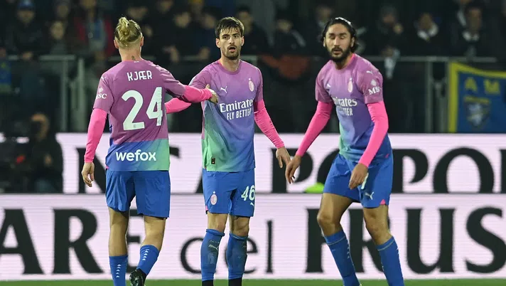 Gabbia Kjaer difesa de Milan Frosinone-Milan 2-3 Serie A 2023-2024