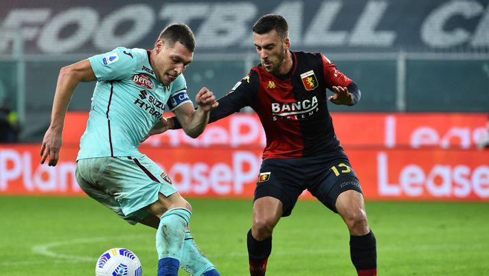 GENOA, ITALY - NOVEMBER 4: Mattia Bani of Genoa CFC opposed to Andrea Belotti of Torino FC before the Serie A match between Genoa CFC and Torino FC at Stadio Luigi Ferraris on November 4, 2020 in Genoa, Italy. (Photo by Paolo Rattini/Getty Images) 