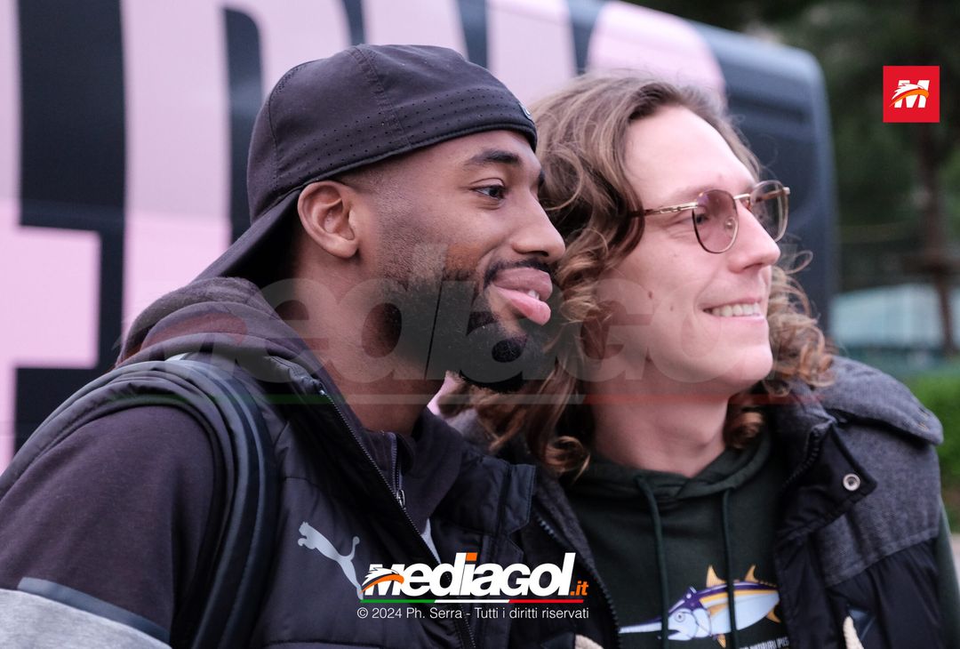 FOTO PALERMO: il Palermo si raduna al parcheggio dell’Ippodromo (GALLERY) - immagine 33