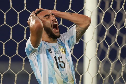 RIO DE JANEIRO, BRAZIL - JUNE 14: Nicolás Gonzalez of Argentina reacts after missing a chance of goal during a Group A match between Argentina and Chile at Estadio Olímpico Nilton Santos as part of Copa America Brazil 2021 on June 14, 2021 in Rio de Janeiro, Brazil. (Photo by Buda Mendes/Getty Images) RIO DE JANEIRO, BRAZIL - JUNE 14: Nicolás Gonzalez of Argentina reacts after missing a chance of goal during a Group A match between Argentina and Chile at Estadio Olímpico Nilton Santos as part of Copa America Brazil 2021 on June 14, 2021 in Rio de Janeiro, Brazil. (Photo by Buda Mendes/Getty Images)