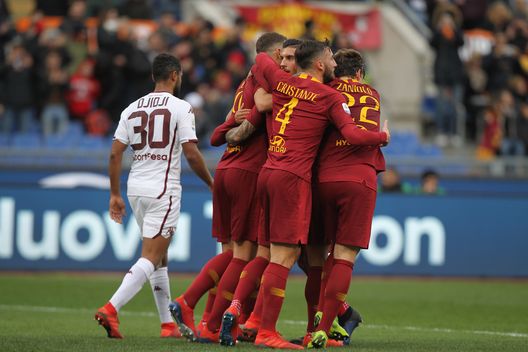 ROME, ITALY - JANUARY 19: Aleksander Kolarov with his teammates of AS Roma celebrates after scoring the team's second goal from penalty spot during the Serie A match between AS Roma and Torino FC at Stadio Olimpico on January 19, 2019 in Rome, Italy. (Photo by Paolo Bruno/Getty Images) ROME, ITALY - JANUARY 19: Aleksander Kolarov with his teammates of AS Roma celebrates after scoring the team's second goal from penalty spot during the Serie A match between AS Roma and Torino FC at Stadio Olimpico on January 19, 2019 in Rome, Italy. (Photo by Paolo Bruno/Getty Images)
