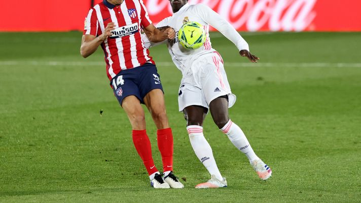 MADRID, SPAIN - DECEMBER 12: Marcos Llorente of Atletico de Madrid battles for possession with Ferland Mendy of Real Madrid during the La Liga Santander match between Real Madrid and Atletico de Madrid at Estadio Alfedo Di Stefano on December 12, 2020 in Madrid, Spain. Sporting stadiums around Spain remain under strict restrictions due to the Coronavirus Pandemic as Government social distancing laws prohibit fans inside venues resulting in games being played behind closed doors. (Photo by Angel Martinez/Getty Images) MADRID, SPAIN - DECEMBER 12: Marcos Llorente of Atletico de Madrid battles for possession with Ferland Mendy of Real Madrid during the La Liga Santander match between Real Madrid and Atletico de Madrid at Estadio Alfedo Di Stefano on December 12, 2020 in Madrid, Spain. Sporting stadiums around Spain remain under strict restrictions due to the Coronavirus Pandemic as Government social distancing laws prohibit fans inside venues resulting in games being played behind closed doors. (Photo by Angel Martinez/Getty Images)