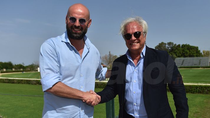 PALERMO, ITALY - APRIL 29:  Roberto Stellone (L), new head coach of US Citta' di Palermo and President Giovanni Giammarva shake hands  at Carmelo Onorato training center on April 29, 2018 in Palermo, Italy.  (Photo by Tullio M. Puglia/Getty Images)  PALERMO, ITALY - APRIL 29:  Roberto Stellone (L), new head coach of US Citta' di Palermo and President Giovanni Giammarva shake hands  at Carmelo Onorato training center on April 29, 2018 in Palermo, Italy.  (Photo by Tullio M. Puglia/Getty Images)
