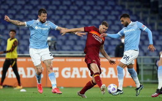 Acerbi e Fares durante il derby Acerbi e Fares durante il derby