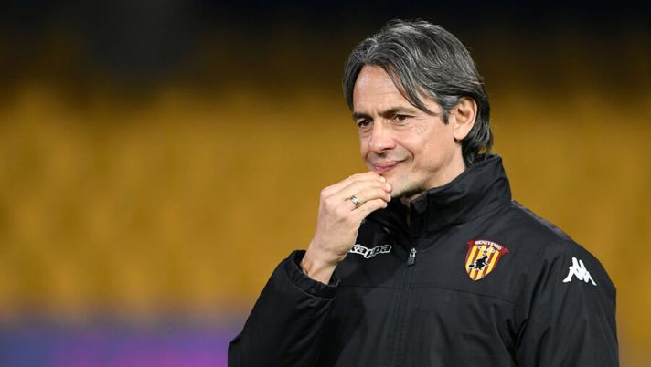 BENEVENTO, ITALY - FEBRUARY 21: Filippo Inzaghi, Head Coach of Benevento Calcio during the Serie A match between Benevento Calcio and AS Roma at Stadio Ciro Vigorito on February 21, 2021 in Benevento, Italy. (Photo by Francesco Pecoraro/Getty Images) Inzaghi: “Devo ancora decidere su Letizia, per Lapadula e Gaich dipende da un fattore” - immagine 1