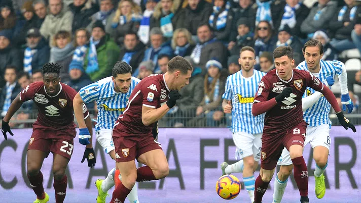 FERRARA, ITALY - FEBRUARY 03: Daniele Baselli of Torino FC in action during the Serie A match between SPAL and Torino FC at Stadio Paolo Mazza on February 03, 2019 in Ferrara, Italy. (Photo by Mario Carlini / Iguana Press/Getty Images)