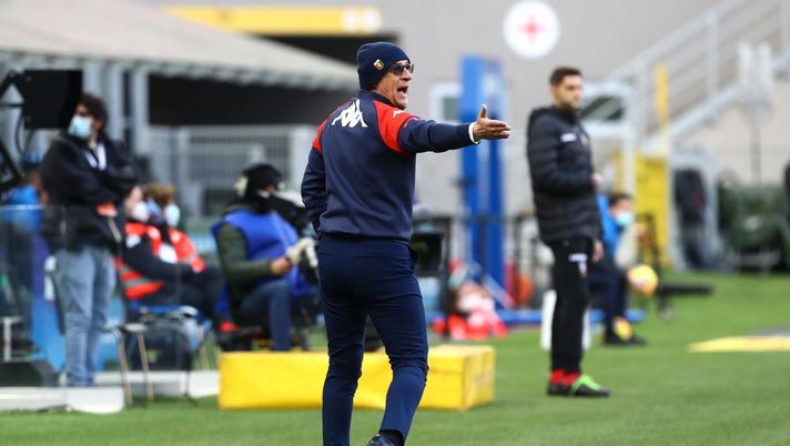 MILAN, ITALY - FEBRUARY 28: Davide Ballardini, head coach of Genoa gives instructions to their side during the Serie A match between FC Internazionale and Genoa CFC at Stadio Giuseppe Meazza on February 28, 2021 in Milan, Italy. Sporting stadiums around Italy remain under strict restrictions due to the Coronavirus Pandemic as Government social distancing laws prohibit fans inside venues resulting in games being played behind closed doors. (Photo by Marco Luzzani/Getty Images) MILAN, ITALY - FEBRUARY 28: Davide Ballardini, head coach of Genoa gives instructions to their side during the Serie A match between FC Internazionale and Genoa CFC at Stadio Giuseppe Meazza on February 28, 2021 in Milan, Italy. Sporting stadiums around Italy remain under strict restrictions due to the Coronavirus Pandemic as Government social distancing laws prohibit fans inside venues resulting in games being played behind closed doors. (Photo by Marco Luzzani/Getty Images)