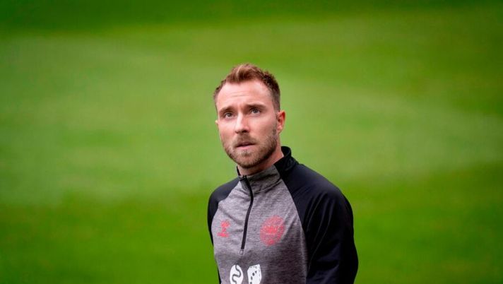 Denmark's Christian Eriksen takes part in a training session at Parken Stadium, on the eve of the UEFA Nations League football match between Denmark and Belgium, in Copenhagen, Denmark, on September 4, 2020. (Photo by Liselotte Sabroe / Ritzau Scanpix / AFP) / Denmark OUT (Photo by LISELOTTE SABROE/Ritzau Scanpix/AFP via Getty Images) Gazzetta: “Eriksen bloccato, ora è pronto l’addio all’Inter: c’è un club nei suoi pensieri” - immagine 1