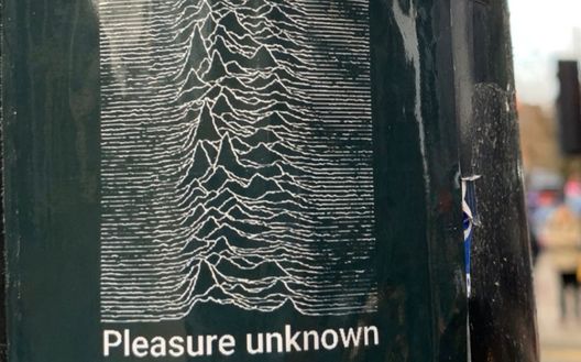 Il Colonia ha coperto i manifesti che esponevano pubblicamente il giornalista inglese... Il Colonia ha coperto i manifesti che esponevano pubblicamente il giornalista inglese...