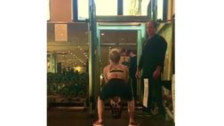 VIDEO / Fatica e sudore, la compagna di Santon condivide i suoi giorni in palestra