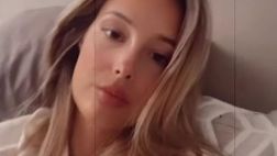 VIDEO / Viky Varga a letto con l’influenza: “Almeno con il tempo che c’è fuori…”