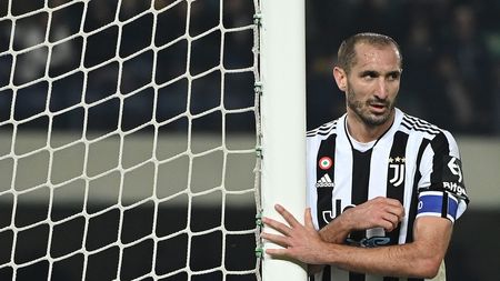 VERONA, ITALY - OCTOBER 30: Giorgio Chiellini of Juventus reacts during the Serie A match between Hellas and Juventus at Stadio Marcantonio Bentegodi on October 30, 2021 in Verona, Italy. (Photo by Alessandro Sabattini/Getty Images)